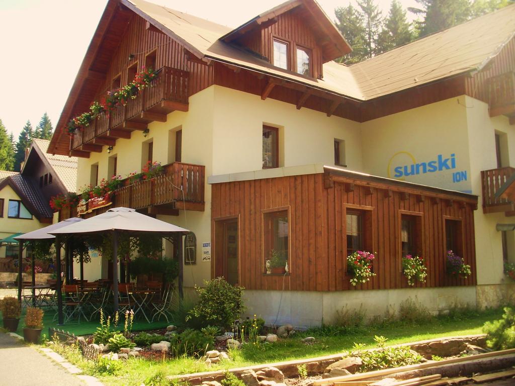 Hotel Penzion Sunski Harrachov Exterior foto